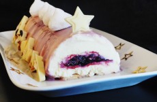 Bûche de Noël sans gélatine chocolat blanc cassis