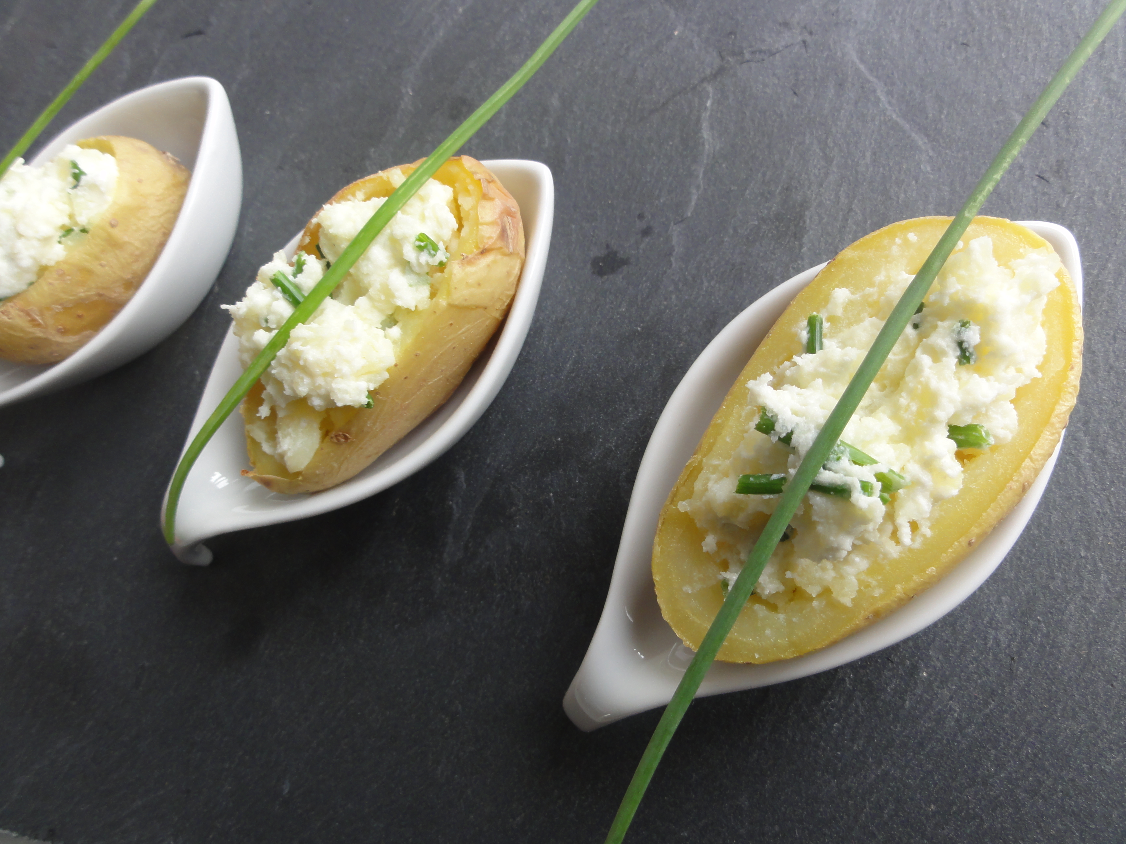 Pommes De Terre Farcies Au Fromage Frais Et Ciboulette Aux Fourneaux