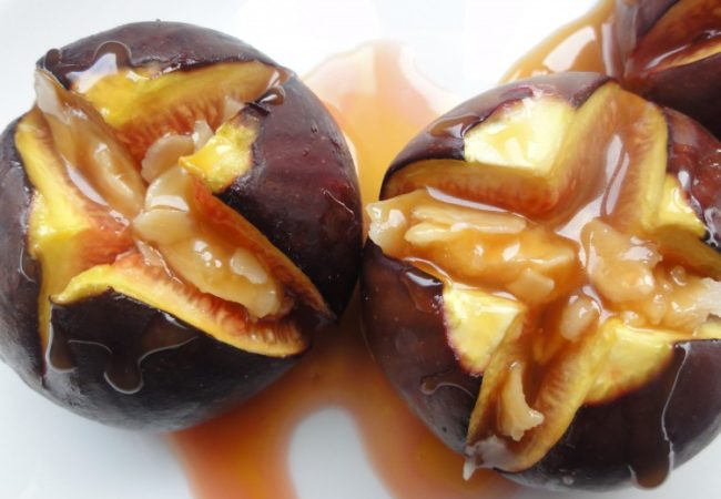 Figues sauce caramel au beurre salé et ses amandes