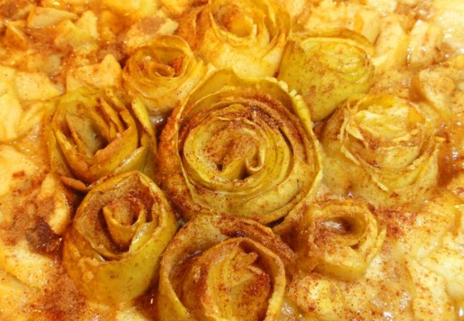 Tarte aux pommes en fleurs caramel beurre salé