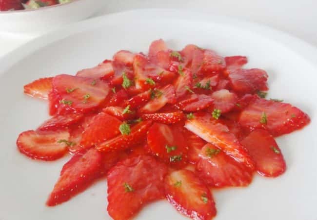 Carpaccio de fraises et basilic