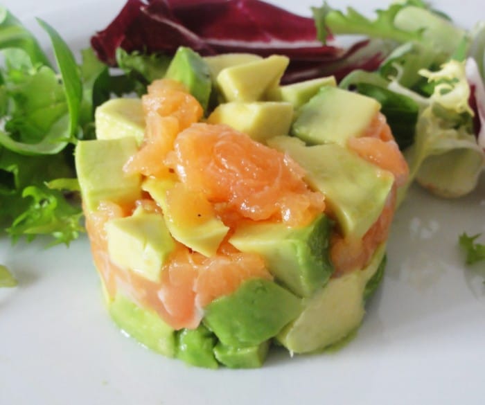 Tartare De Saumon A L Avocat Aux Fourneaux