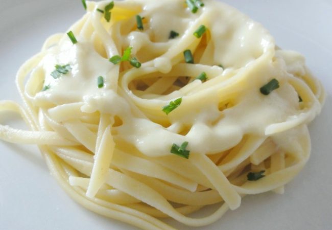 Pâtes sauce ail parmesan