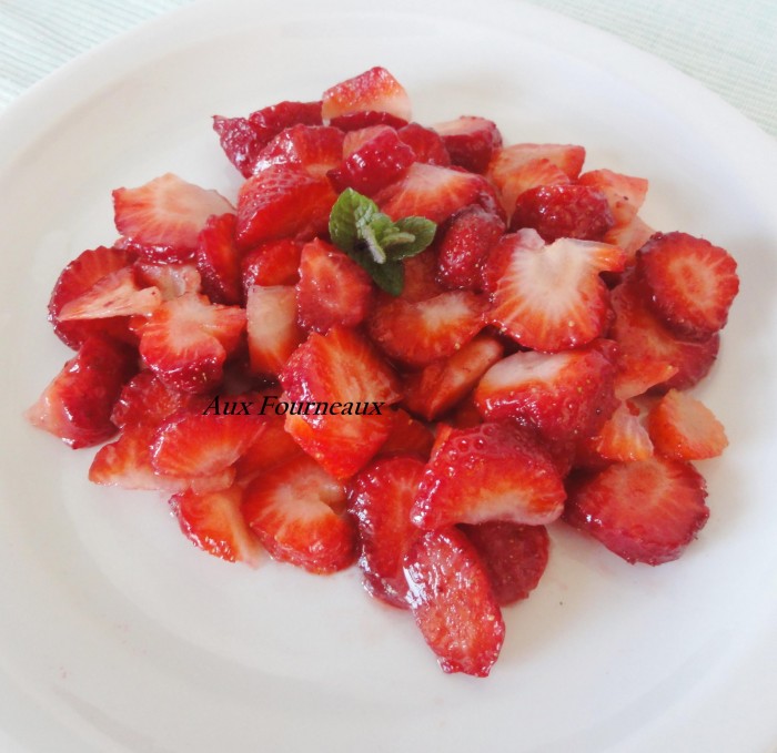 Une délicieuse recette de sirop de fraises qui est facile à faire!