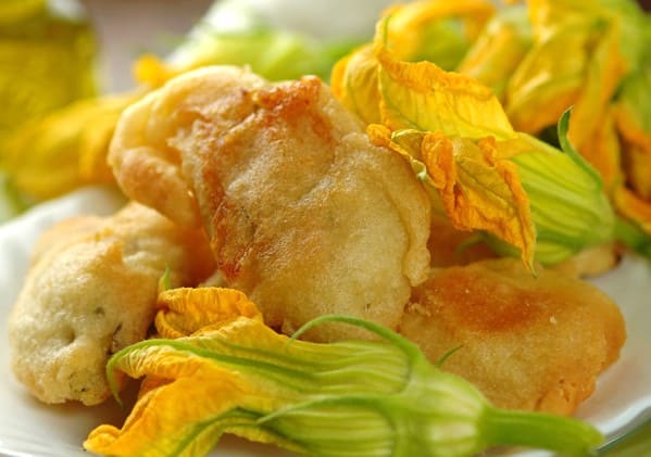 Petits beignets de fleurs de courgette