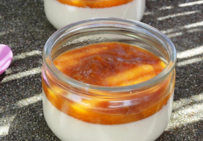 Panna cotta au coulis d’abricots