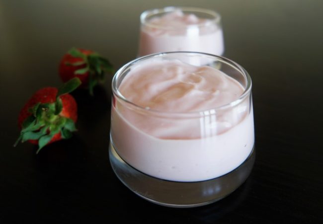 Yaourt aux fraises au lait végétal ( vegan )