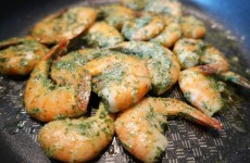 Crevettes sautées ail et persil
