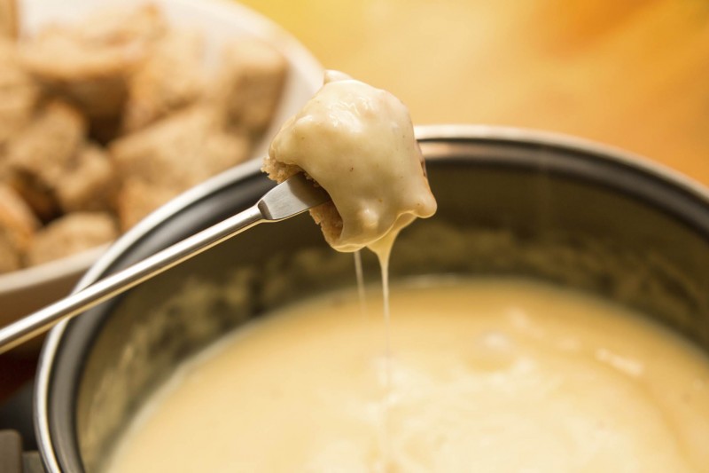 vraie-fondue-savoyarde-traditionnelle