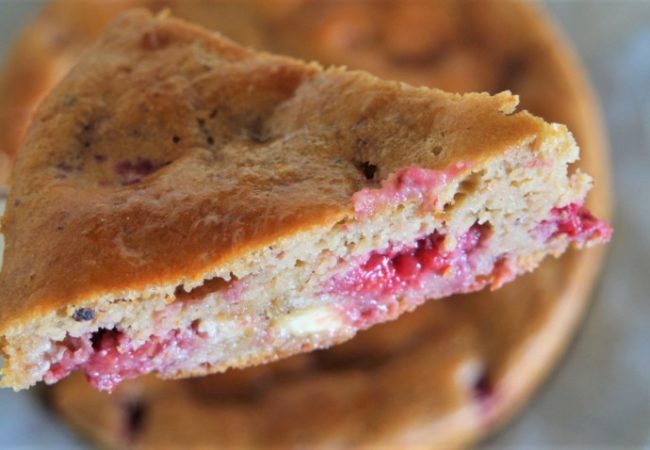 Gâteau léger aux framboises et chocolat blanc