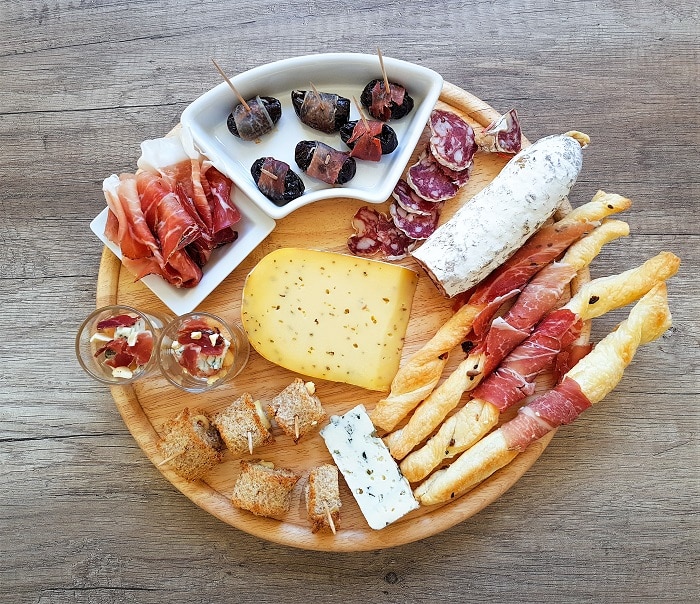 4 idees apero pour un plateau charcuterie fromage