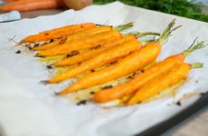 Carottes fanes rôties et confites au four