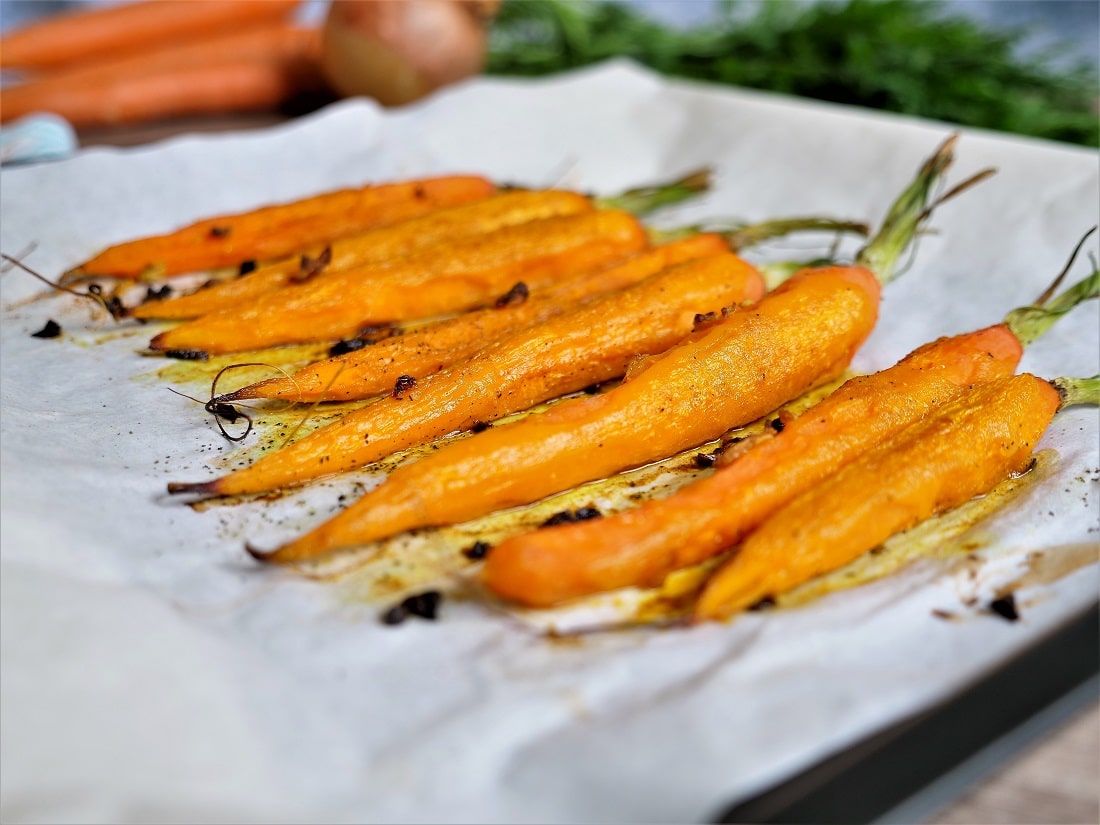 Carottes fane rôties et confites au four