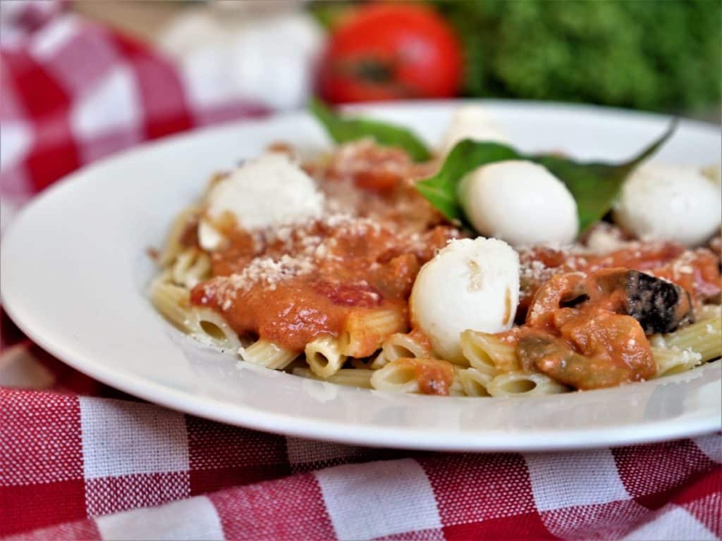 Pâtes aux aubergines mozzarella Jamie Oliver Aux Fourneaux