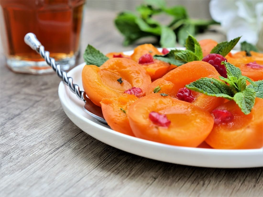 Salade abricot au sirop à la menthe