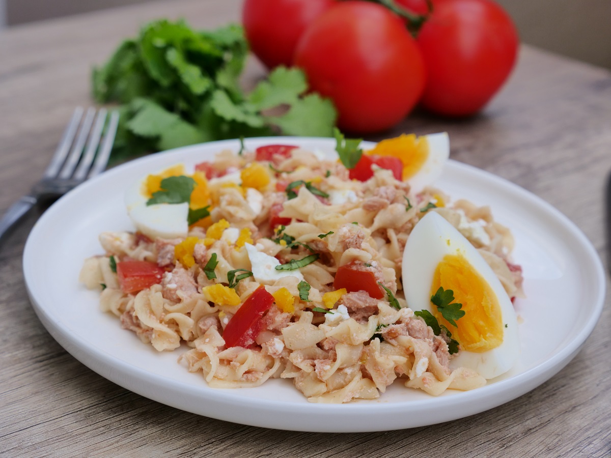 Salade de pâtes thon œufs et tomate