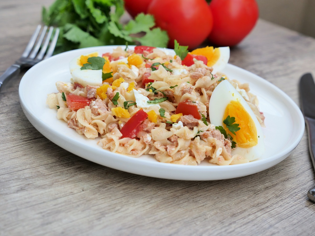 Salade de pâtes thon œufs et tomates