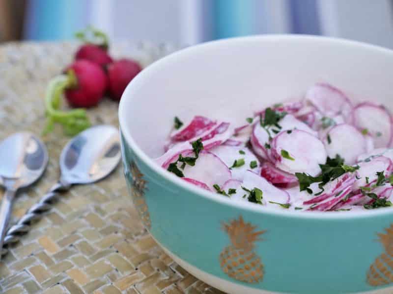 Salade de radis à la crème ciboulette