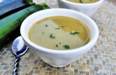 Soupe froide de courgettes-basilic