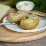 Pomme de terre farcie au fromage fondu