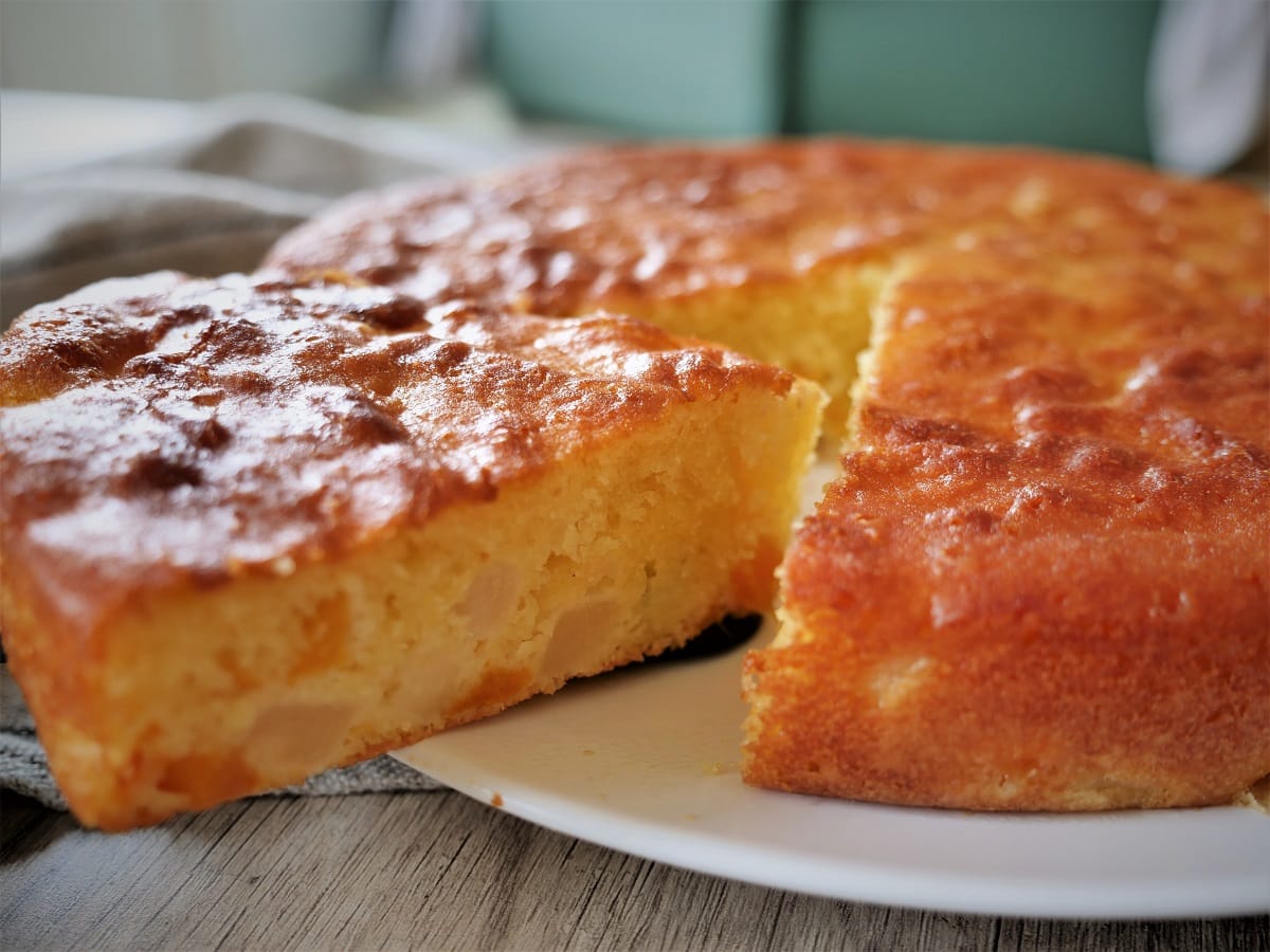 Gateau Au Yaourt Moelleux Aux Fruits Au Sirop Aux Fourneaux