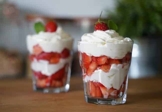 Fraises à la crème chantilly