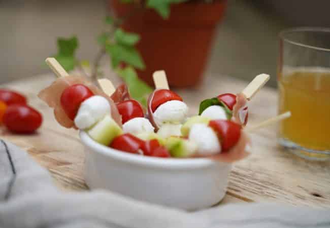 Brochettes jambon cru et crudités pour l’apéro