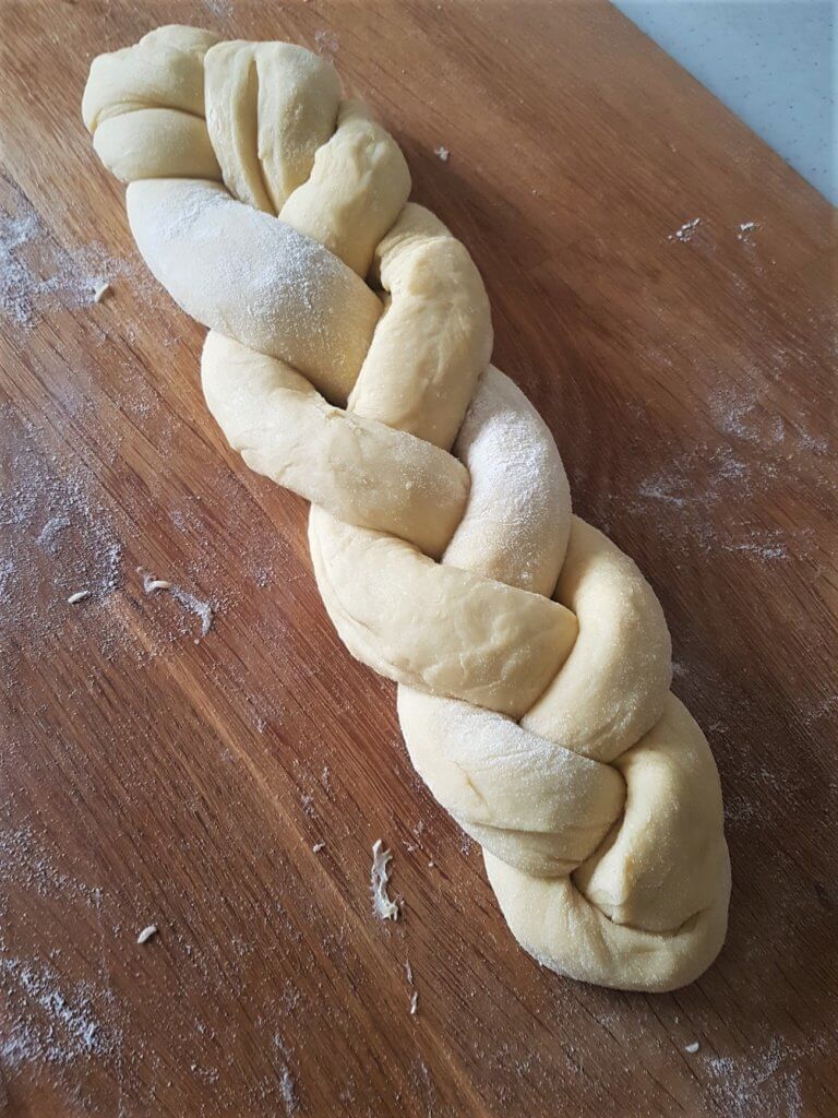 Brioche tressée au beurre bien moelleuse