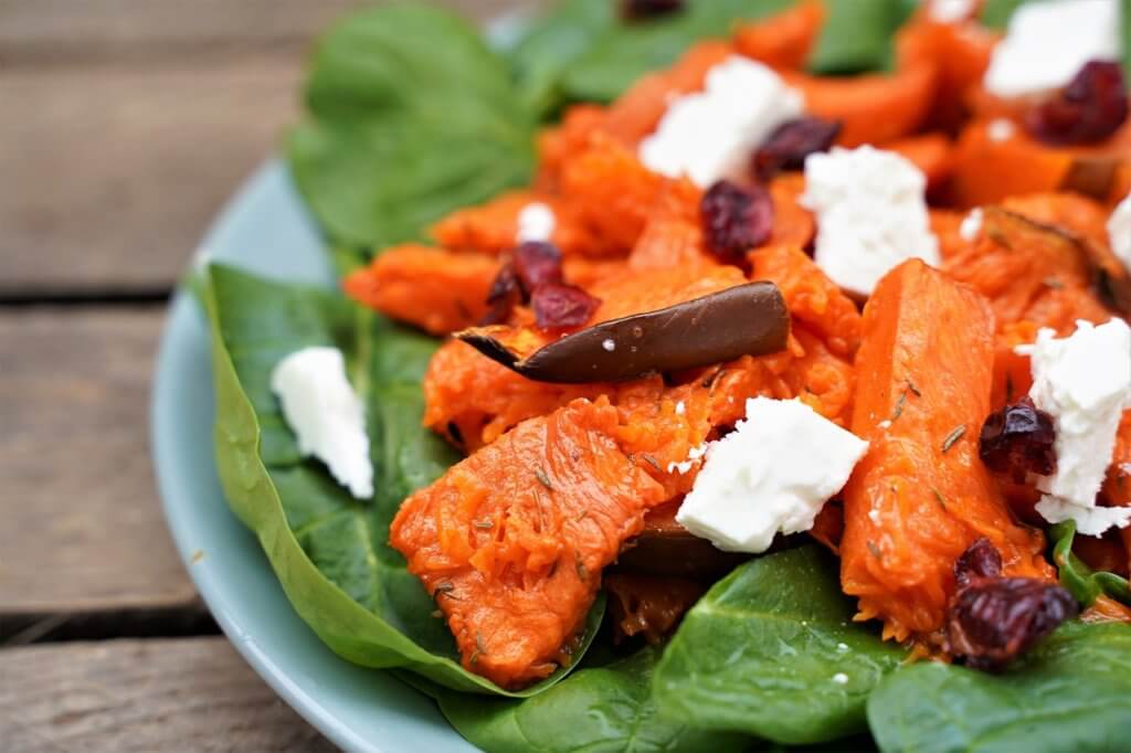 Salade de courge rôtie, épinards et feta