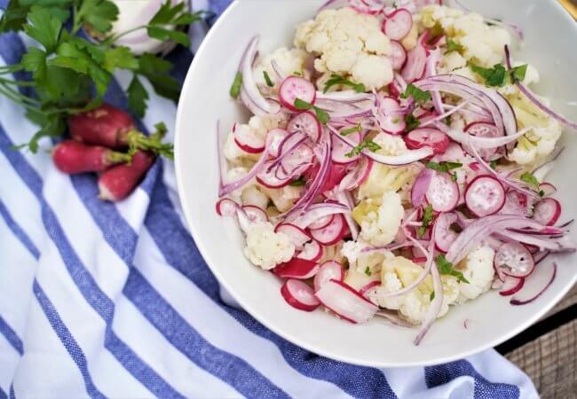 Salade de chou-fleur cuit aux radis