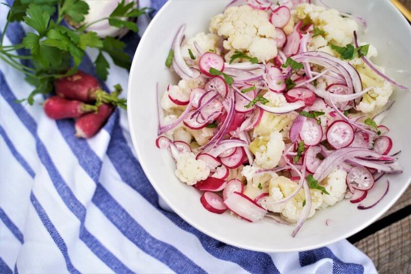 Salade de chou-fleur cuit aux radis