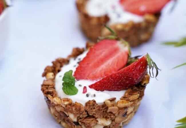 Tartelettes au muesli fraises chantilly