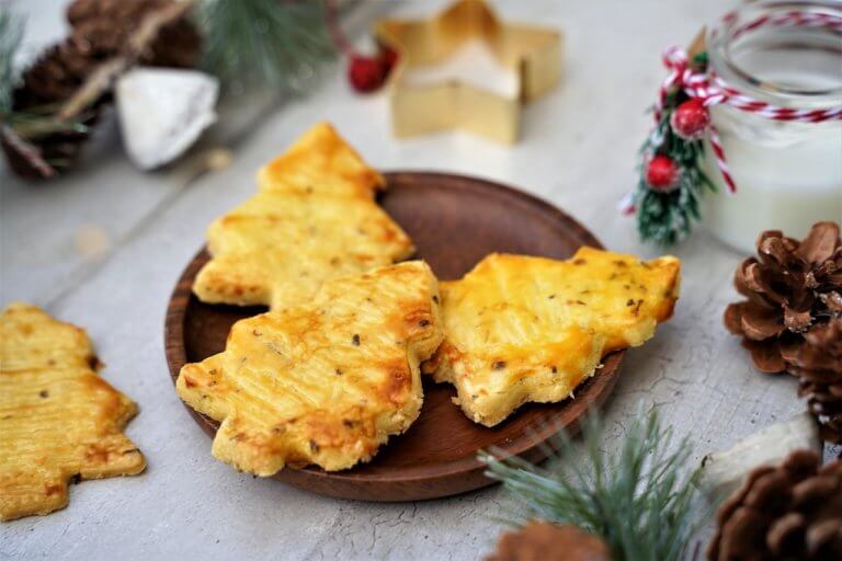Biscuits apéritifs de Noël au fromage | Aux Fourneaux