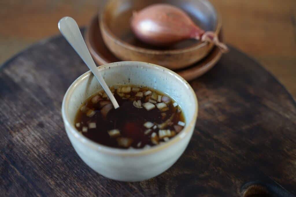 Vinaigre aux échalotes sauce pour les huîtres