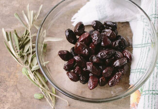 Recette des olives noires à la grecque maison