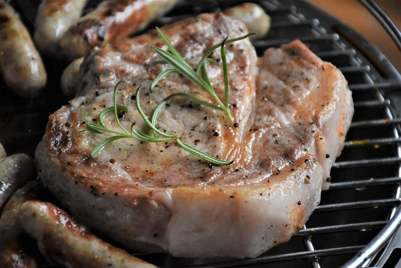 côte de porc grillée au barbecue