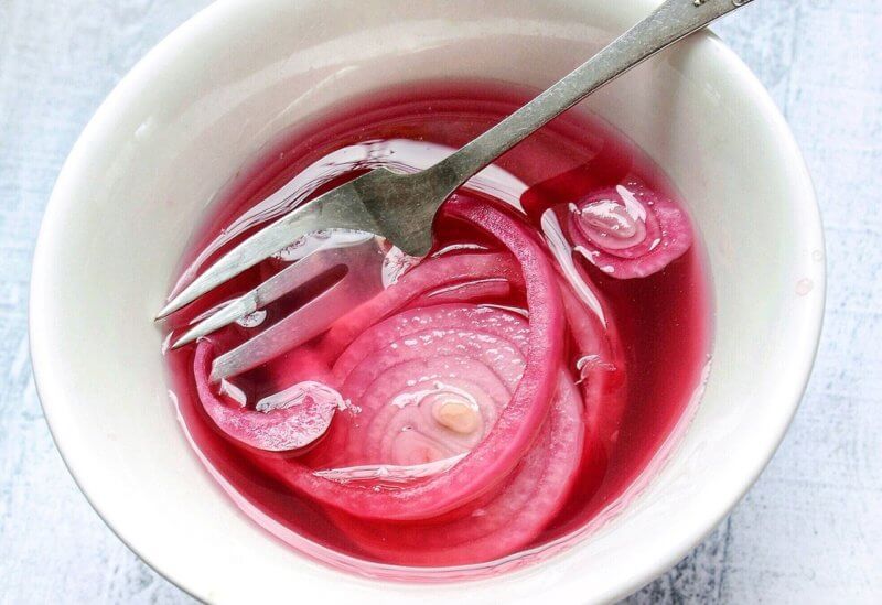 recette express de pickles d'oignons rouges