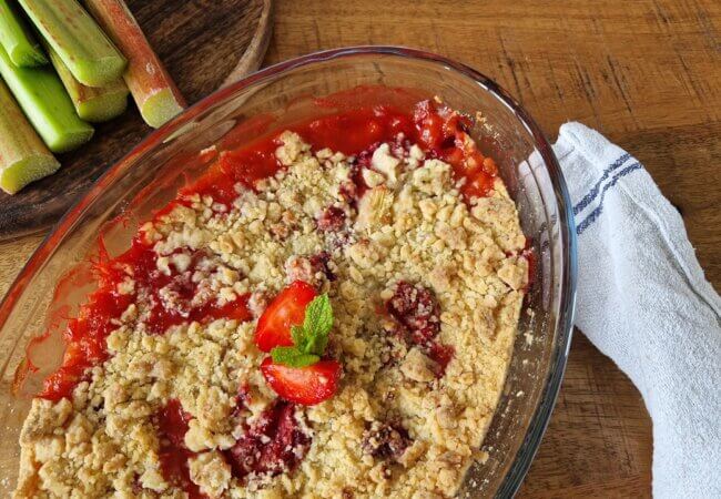 Crumble fraise rhubarbe pour le printemps