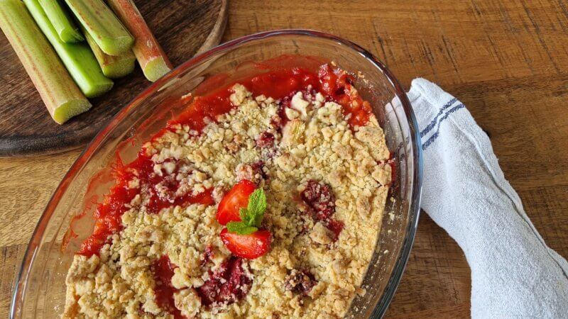 crumble fraise rhubarbe pour le printemps