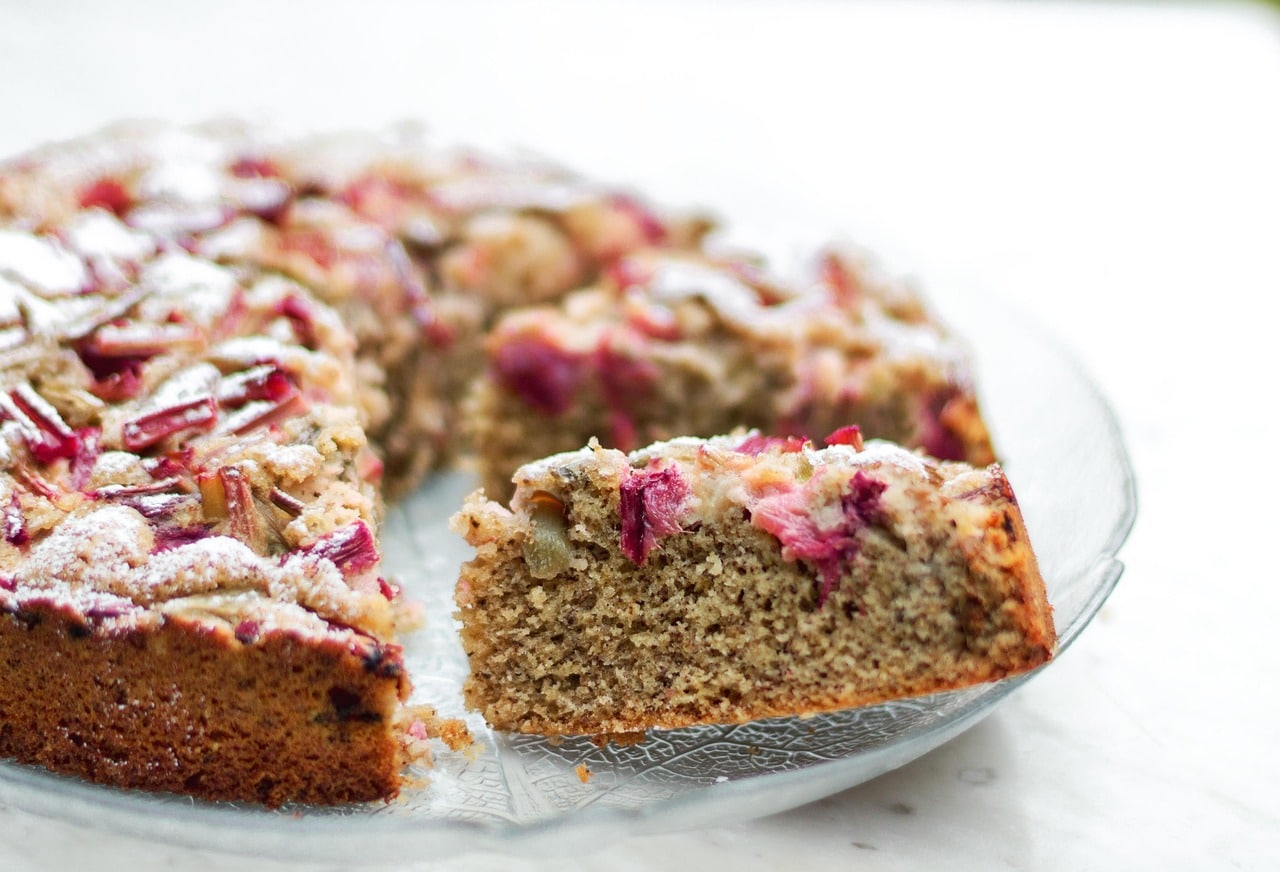 Gâteau moelleux à la rhubarbe de grand-mère