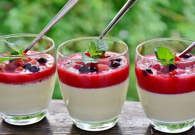 Panna cotta et son coulis de fraise