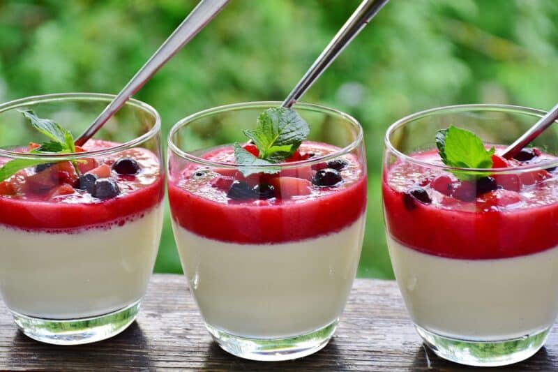 panna cotta et son coulis de fraise