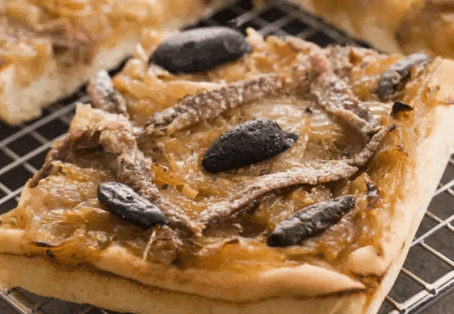 La vraie pissaladière niçoise traditionnelle