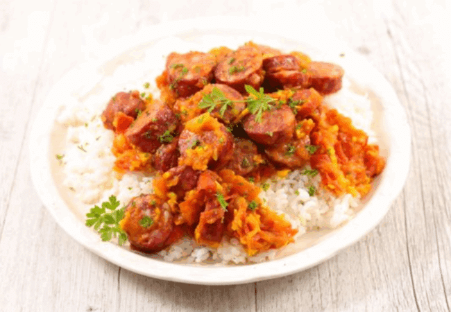 Recette de rougail saucisse : Plat traditionnel réunionnais