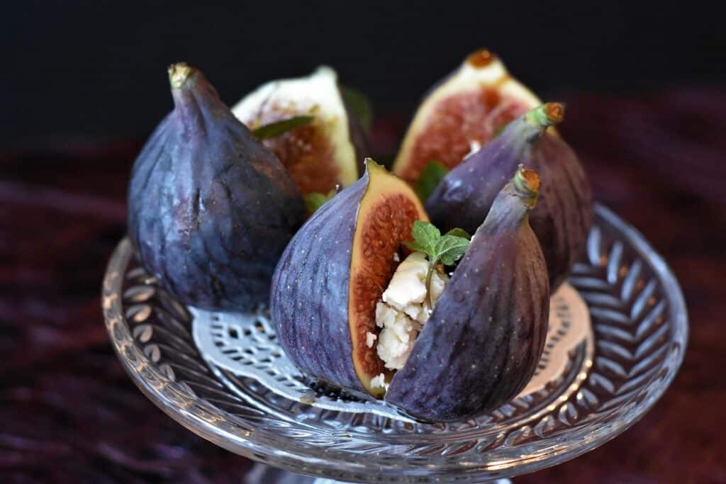 Figues farcies au chèvre miel rôties au four