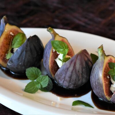 Figues farcies au chèvre miel rôties au four