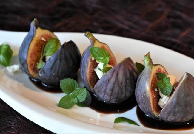 Figues farcies au chèvre miel rôties au four