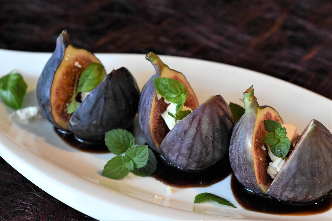 Figues farcies au chèvre miel rôties au four
