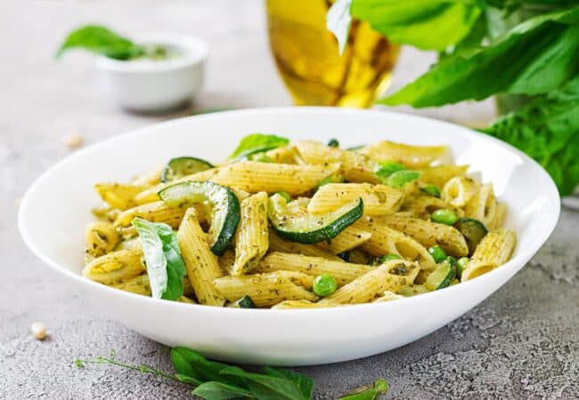 Pâtes aux courgettes parmesan et à l’ail Pâtes aux courgettes parmesan et à l’ail