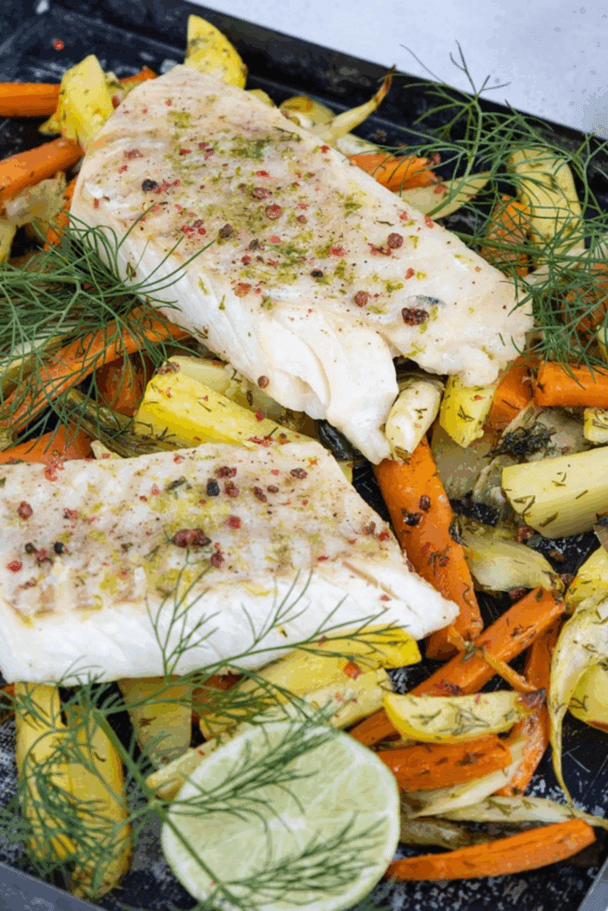 Dos de cabillaud simple au four et légumes rôtis